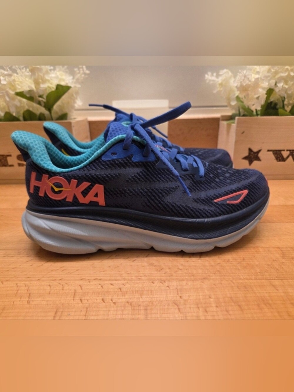 Hoka One One Clifton 9 Running Shoes  Bellwether Blue / Ceramic Womens Size 6.5